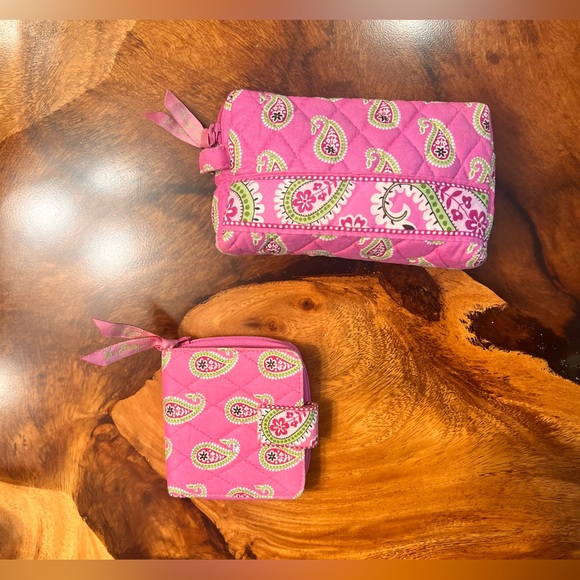 VERA BRADLEY Quilted Wallet
Brand New/ Never Used
Without Tags - Picture 7 of 7